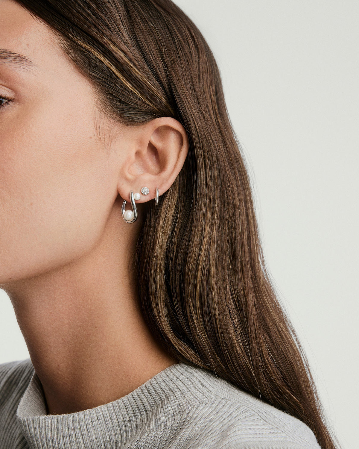 Dôme Figure Pearl Hoops