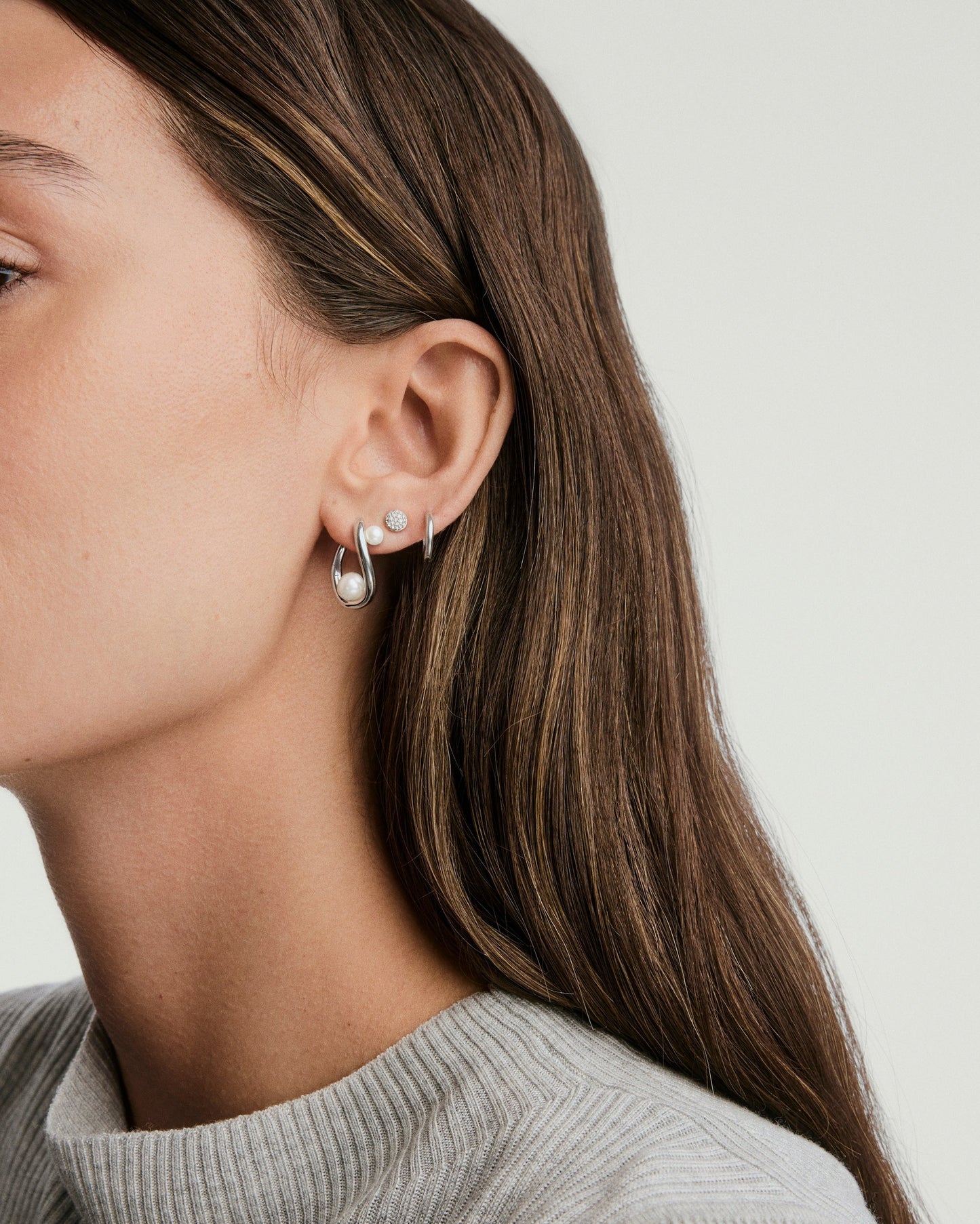 Dôme Figure Pearl Hoops