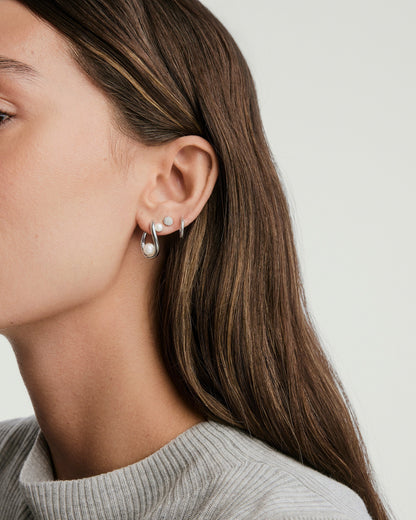 Dôme Figure Pearl Hoops