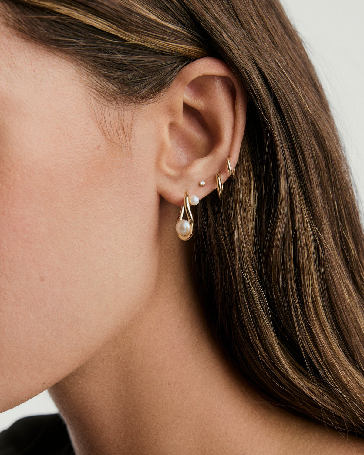 Dôme Figure Pearl Hoops